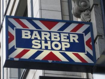 Barber shop in Fleet Street. Photo by Aleksander Bratlie
